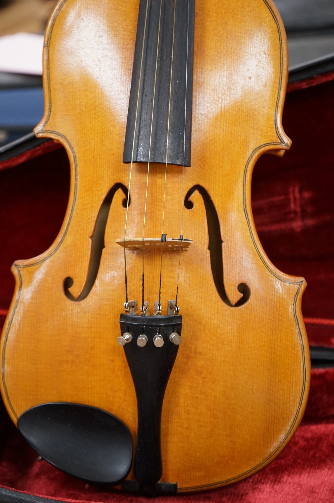 A cased handmade English violin by Robert Down, Hindhead Fecit Anno 1977